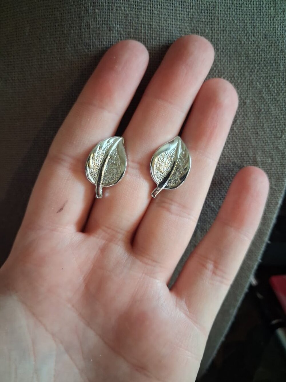 Vintage Leaf screwback earrings